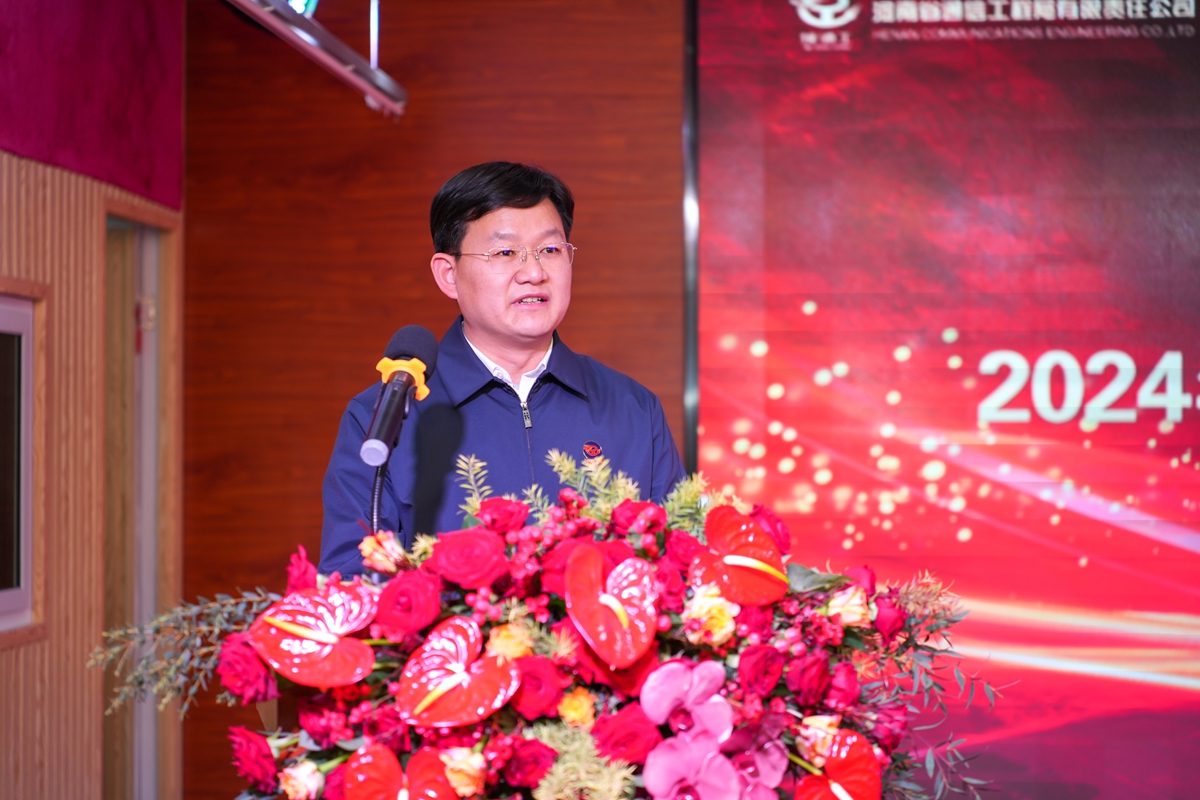 28-南阳分公司总经理潘光红代表先进集体发言.jpg