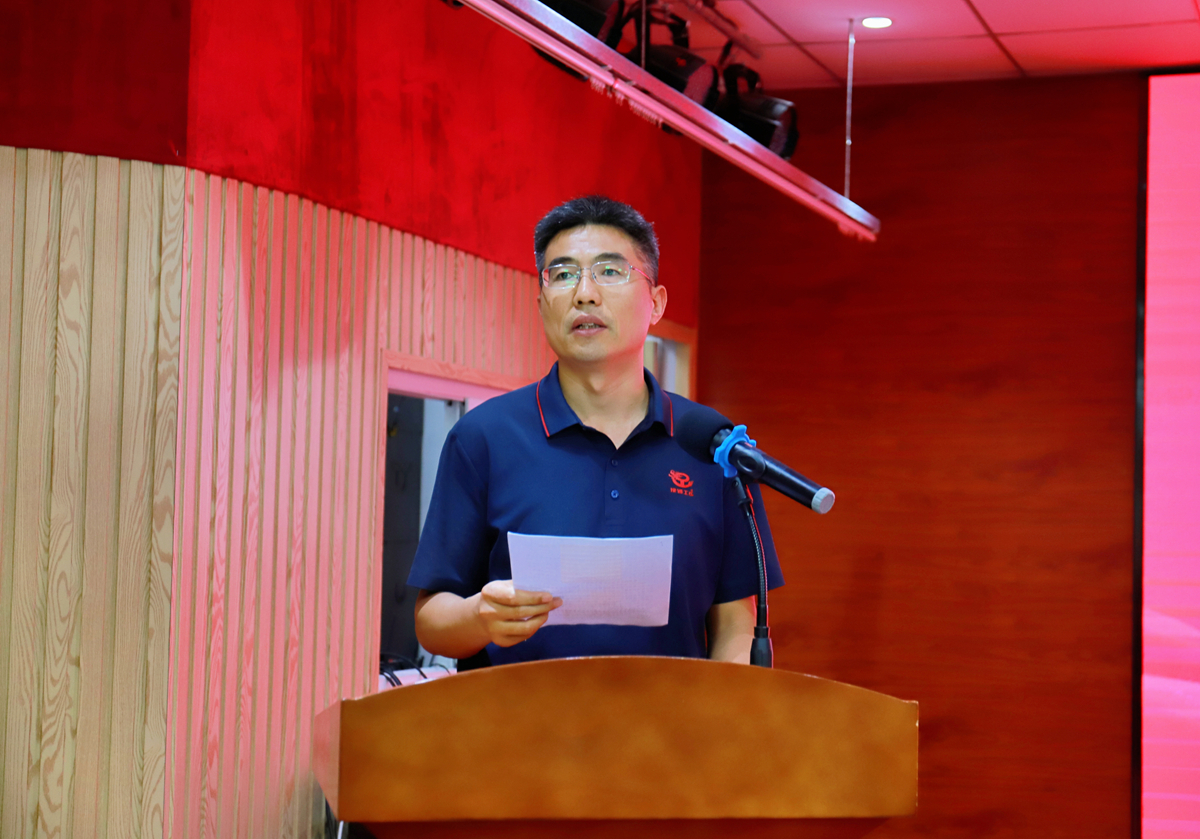 3-企业文化信息宣传办公室成员、福之汇公司黄朝辉通报企业文化建设和信息宣传工作开展情况.jpg