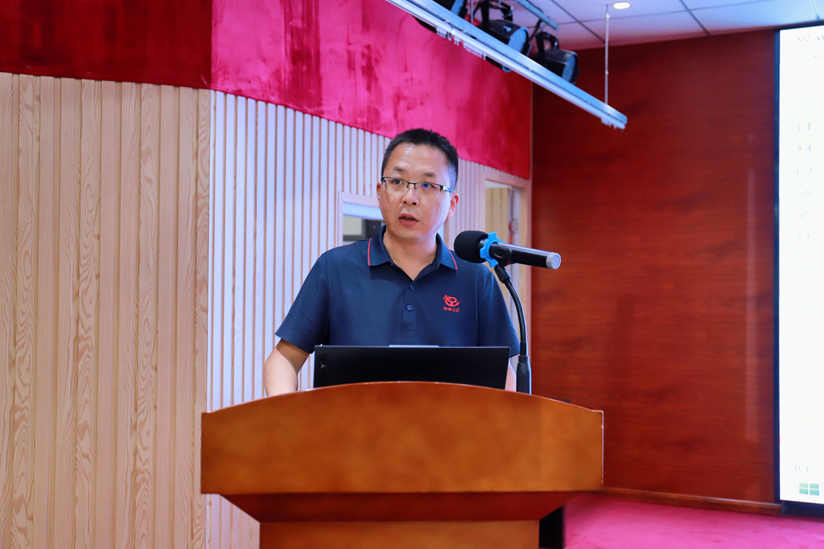 14-公司综合办公室副主任李一珠宣贯《企业文化信息宣传管理办法》.jpg